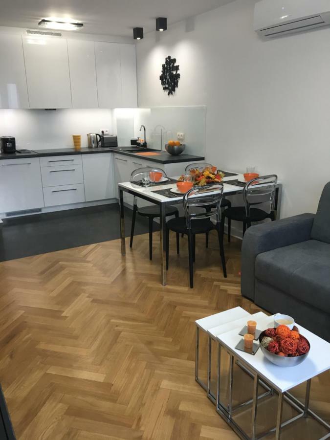 Apartament Emilia Apartment Warsawa Bagian luar foto